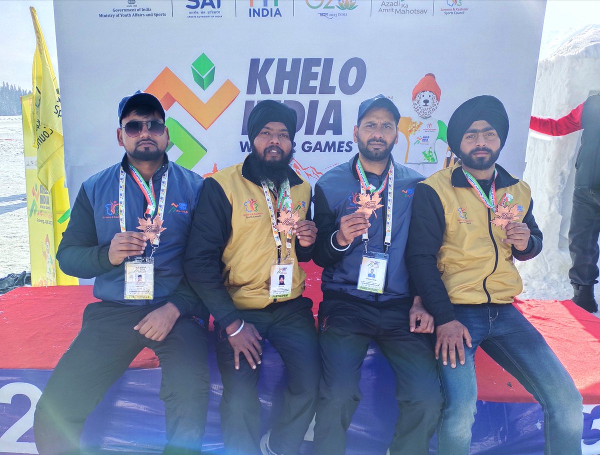 Raftaar213's tweet photo. Congratulation Uttarakhand Curling Team and Uk Winning the Bronze medal in Senior Boy's (Curling) khelo India Winter Games Gulmarg J&amp;k. 10 to 14 Feb 2023.
#Raftaarsportsworld #sports #cmouttarakhand #sportsministeruttarakhand #sportsnews #kheloIndia https://t.co/DFtNZ8RWE0