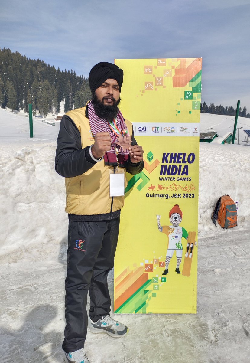 Raftaar213's tweet photo. Congratulation Uttarakhand Curling Team and Uk Winning the Bronze medal in Senior Boy's (Curling) khelo India Winter Games Gulmarg J&amp;k. 10 to 14 Feb 2023.
#Raftaarsportsworld #sports #cmouttarakhand #sportsministeruttarakhand #sportsnews #kheloIndia https://t.co/DFtNZ8RWE0