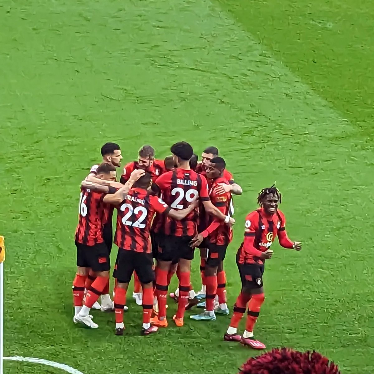 DesPersse's tweet image. Think that's what's called grinding out a result. They all count. We go again 🍒☘️🍒
#afcb