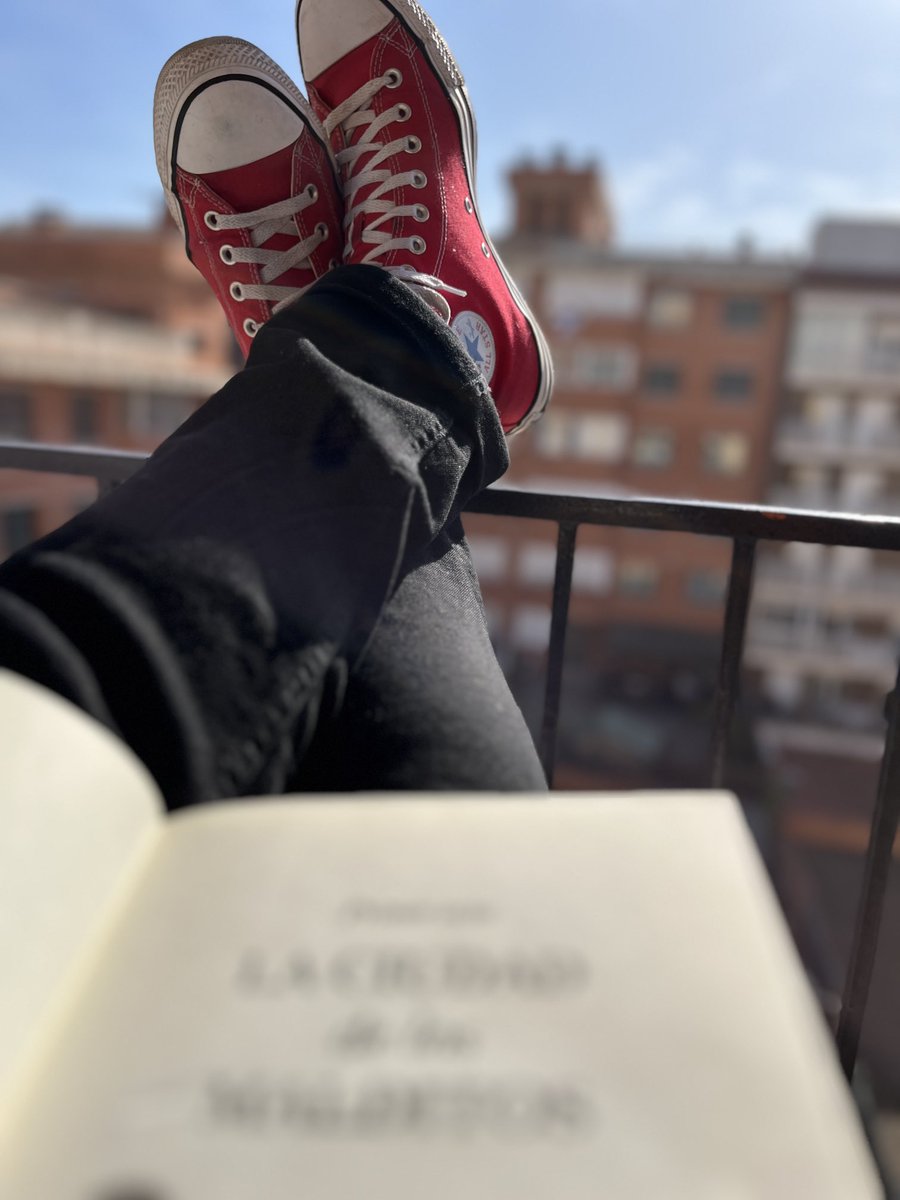 BunuelLorca's tweet photo. Primer acto 
La ciudad de los Malditos 

Domingo de lectura. 

#Eljuegodelangel https://t.co/x8EmxJjymV