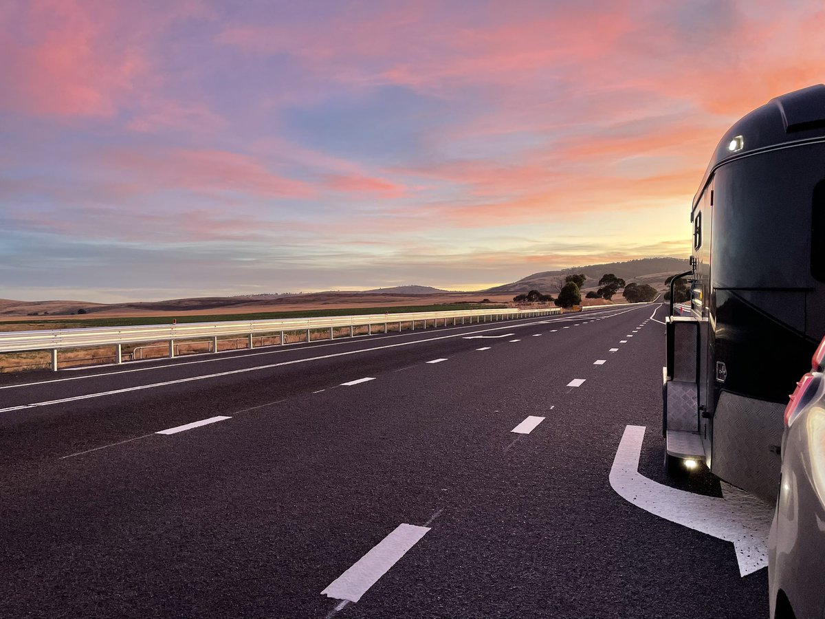 It was a beautiful start to the day [pre-dawn dash out the gate with the float] followed by actual summer! 🙌 Tassie weather nailed it!
