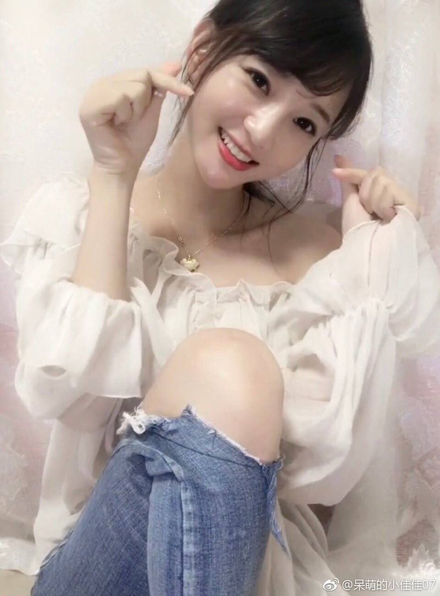 chenjia665's tweet photo. 开始上班了，喜欢的哥哥过来约我啦 https://t.co/YtdOufD4bH
