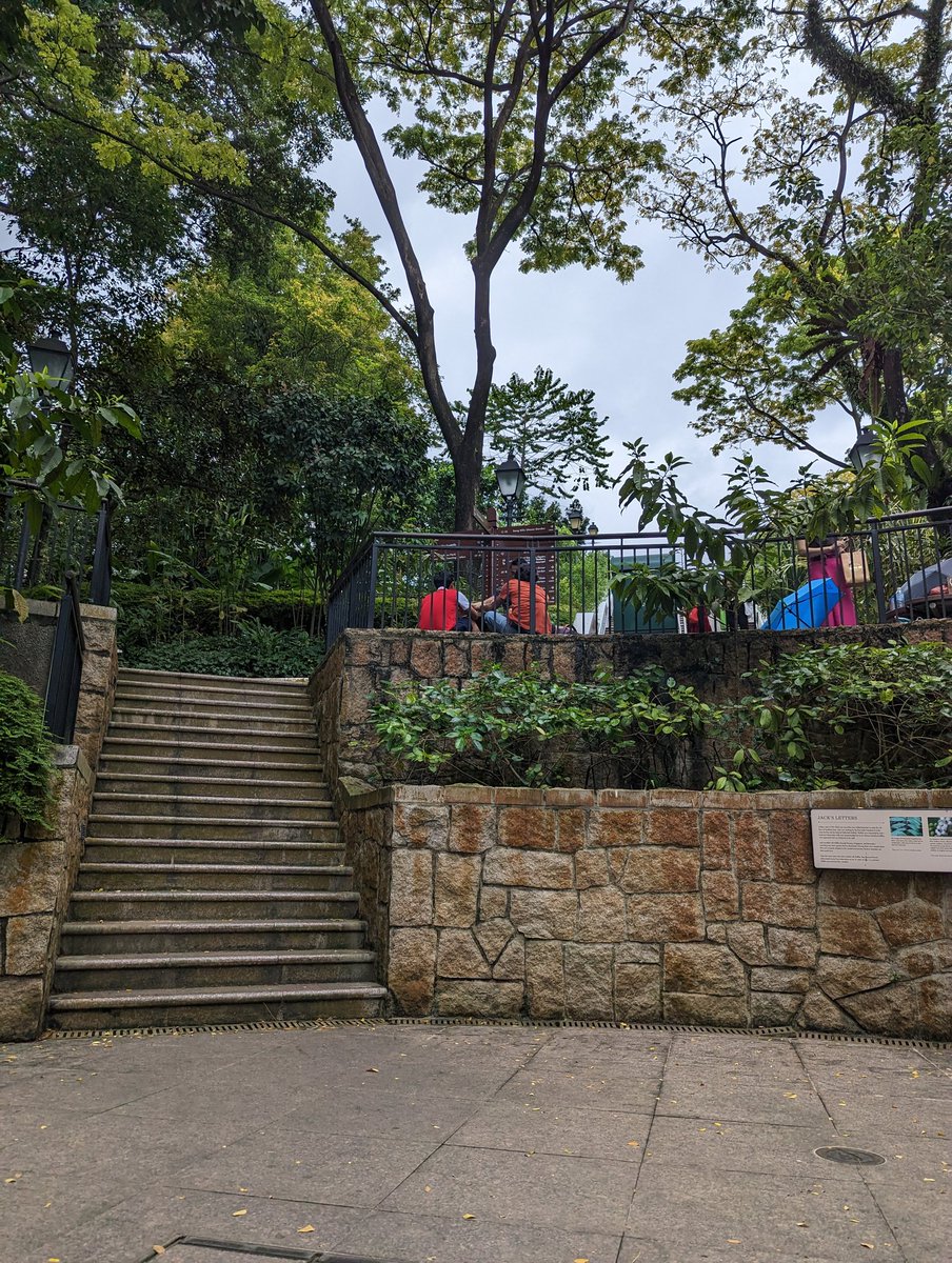 ZinvolReizen's tweet photo. Fort Canning Park
Ook een leuk park om even door te wandelen. Was er erg druk vandaag ..zondag!
#singapore #fortcanning #wandelen https://t.co/CdgE8T85EY
