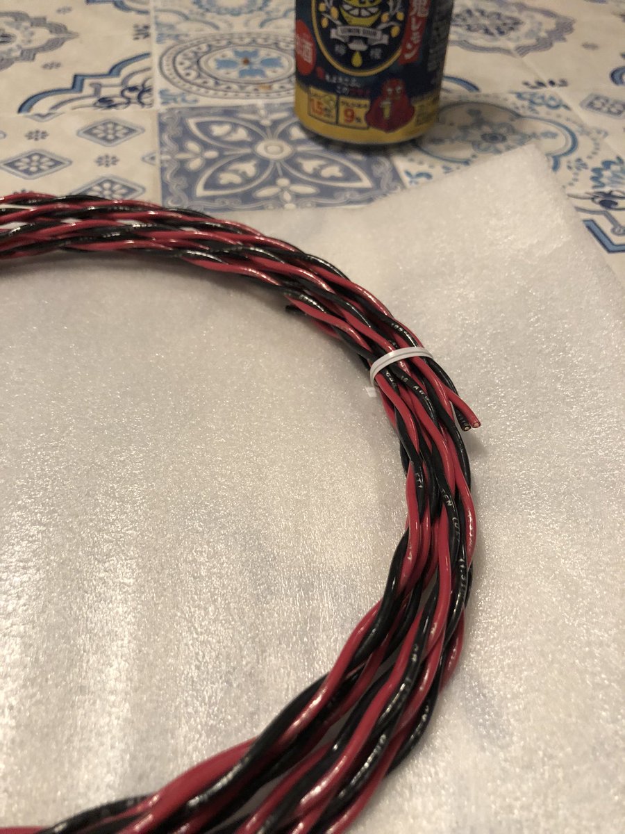 black_rose_ddon's tweet image. 単線1.2mm ツイスト☆（酔
これは期待出来ますｿﾞ!!!!!（酔
末端処理しなくて…いいよね？…

#スピーカーケーブル
#ベルデン