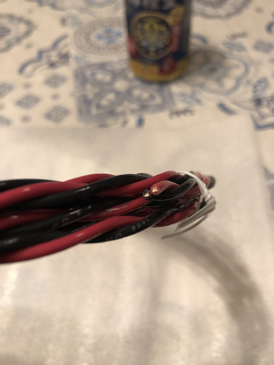 black_rose_ddon's tweet image. 単線1.2mm ツイスト☆（酔
これは期待出来ますｿﾞ!!!!!（酔
末端処理しなくて…いいよね？…

#スピーカーケーブル
#ベルデン