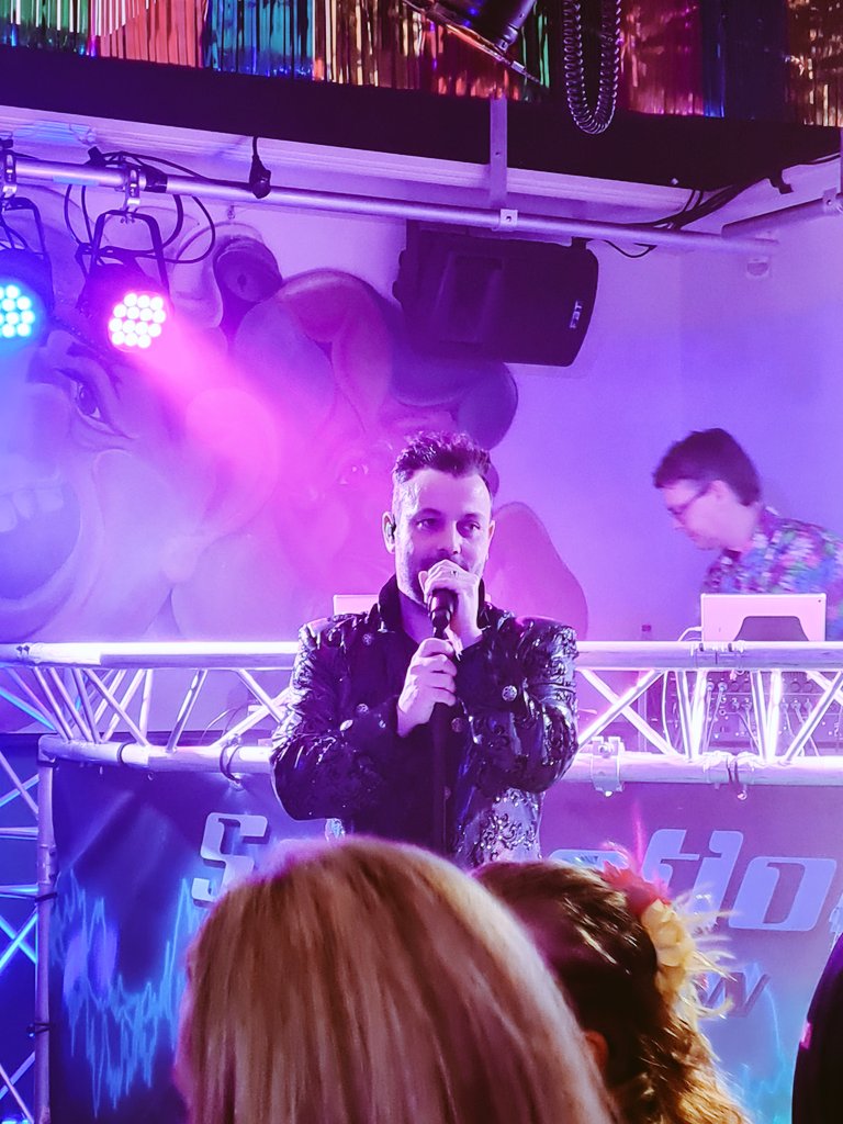AnitaPeeters's tweet photo. #Carnaval in het Zuiden πππ€ mooi #feestje gisteravond met de liefste mensen om me heen in onze favoriete #feesttent 'ons moeder zΓ© nog doe dat nou nie maar ik dΓ© het toch' #positiviteit #vitamientjes πππΎπ₯ππβ€οΈ https://t.co/00BHWpD8WK