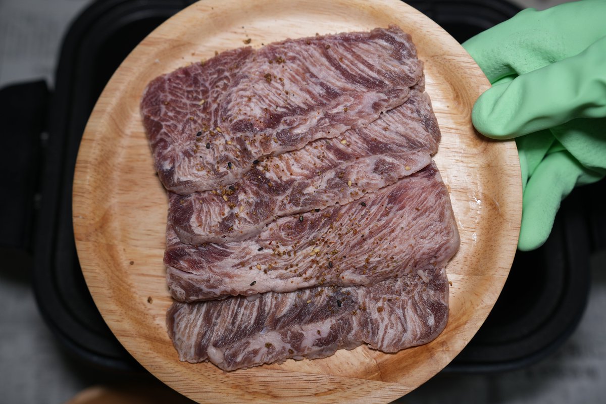 makokutuna's tweet photo. ドゥドゥーン
今夜はアウトカム(@meat_outcome)さんのMEATFLIXで牛タンとトモサンカクを頂いちゃいました😉
#焼肉 #料理 #MEATFLIX https://t.co/yJ6eCAEttB