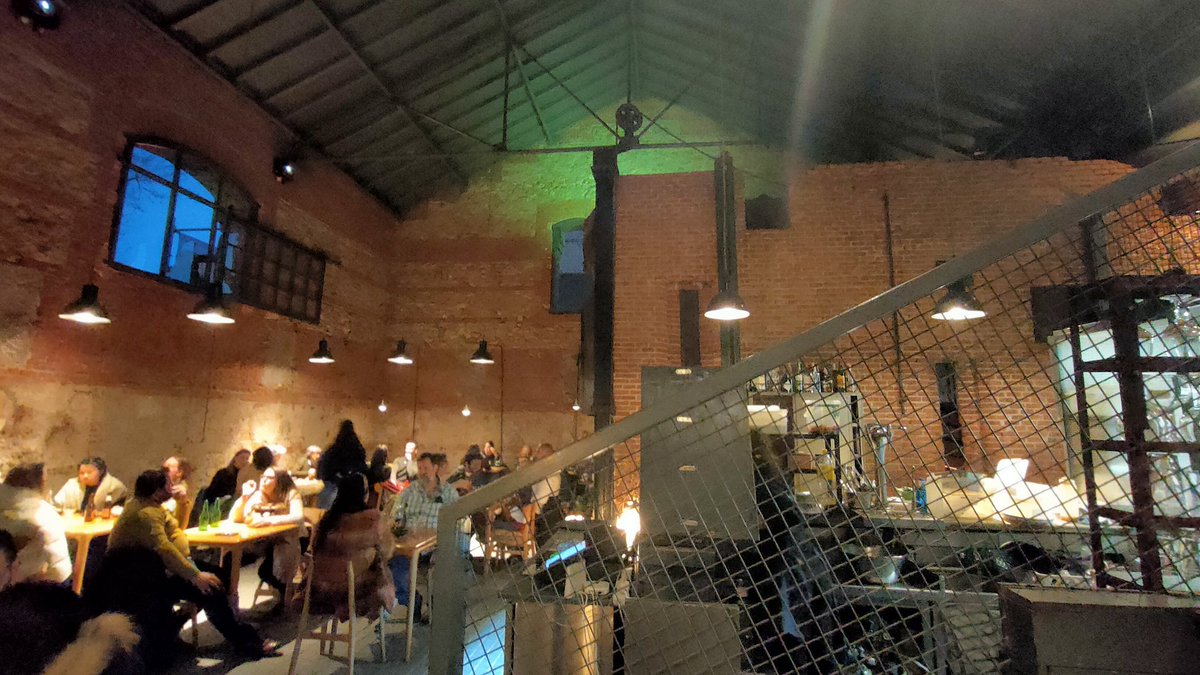 AnabelSuso's tweet photo. Me encanta la arqueología industrial que conserva lugares como estos y los convierte en espacios comunes. Cantina junto a Cineteca, en #Matadeto. https://t.co/sZvWvPXLTz