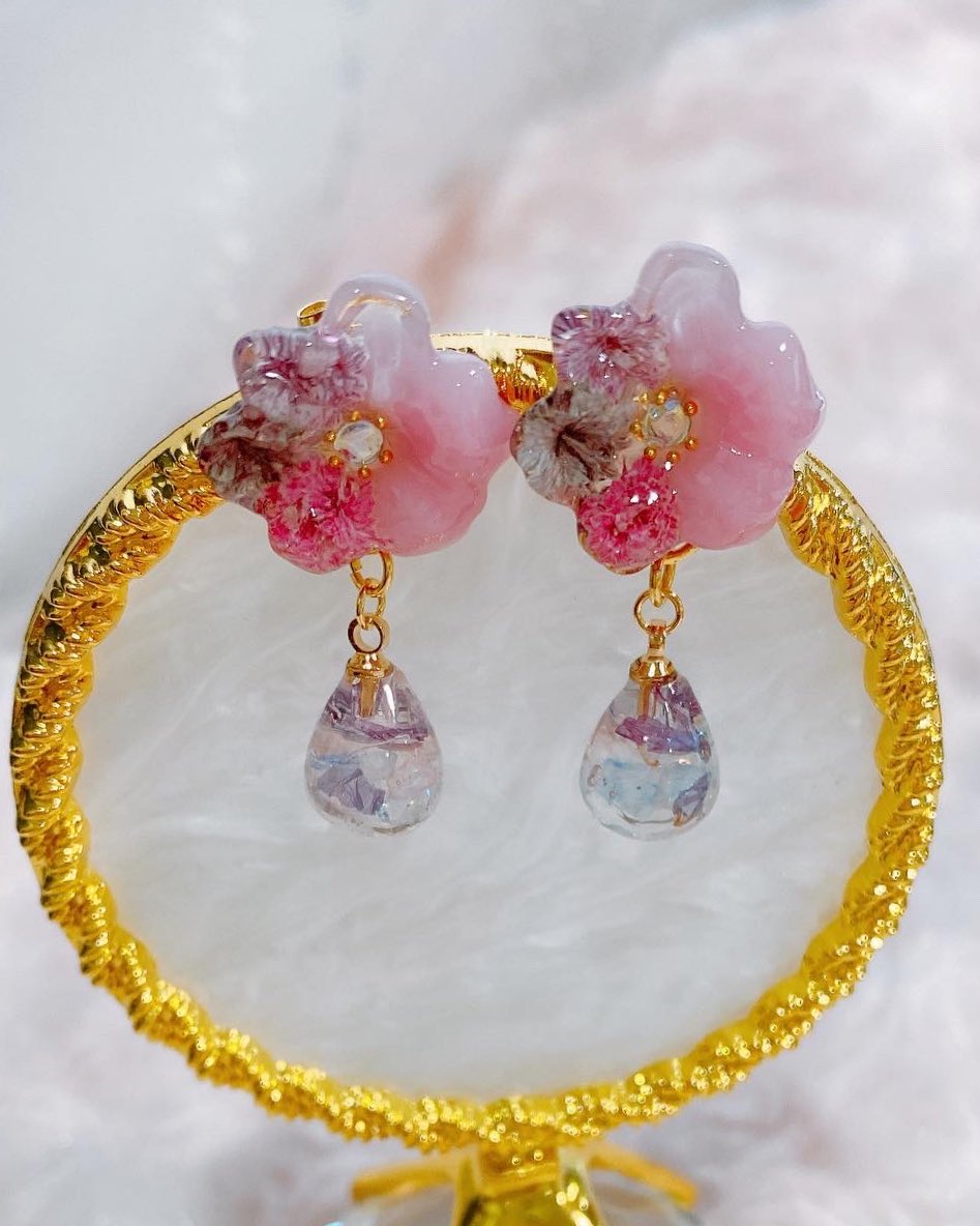 yuzuta_34's tweet photo. さっきのお花のお花のアレンジ🌼*･
ゆらゆら可愛い💓

 #レジン
 #レジン初心者ですけど繋がりたい
 #ハンドメイド
 #ハンドメイド好きさんと繋がりたい
 #ゆらゆらピアス
 #ハンドメイドピアス
 #ゆずぅた
 #かすみ草 https://t.co/8Epm8Q4vFa