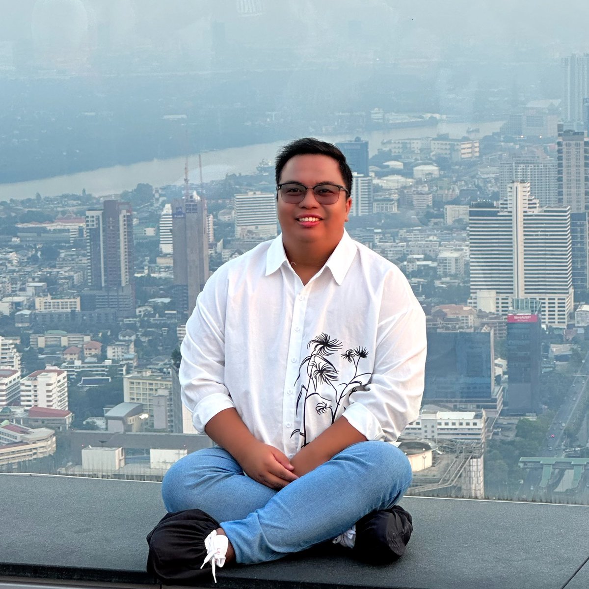 iCharlesFlorano's tweet photo. oh, the places you’ll go

📍 Mahanakhon SkyWalk https://t.co/n2es4bYnGC