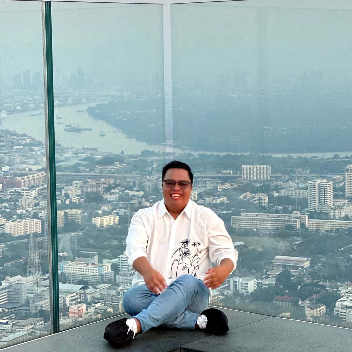 iCharlesFlorano's tweet photo. oh, the places you’ll go

📍 Mahanakhon SkyWalk https://t.co/n2es4bYnGC