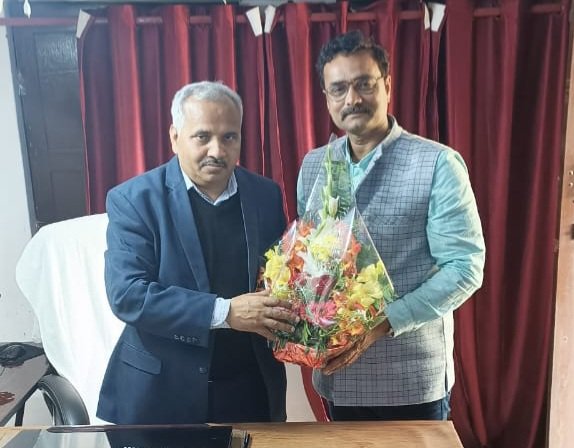 OPSINGHDycc's tweet photo. Gonda .सभी का स्नेह प्राप्त हुआ। मै कृतज्ञ हू और अभिभूत हू ।गोडा के कृषक गण महिला समूह ने प्रदेश स्तर पर पुरस्कार प्राप्त किया। म���रे गोंडा कार्य काल के गौरवमयी यात्रा के आयाम सदैव यादगार रहेगे। https://t.co/Yu1JwP7t3x