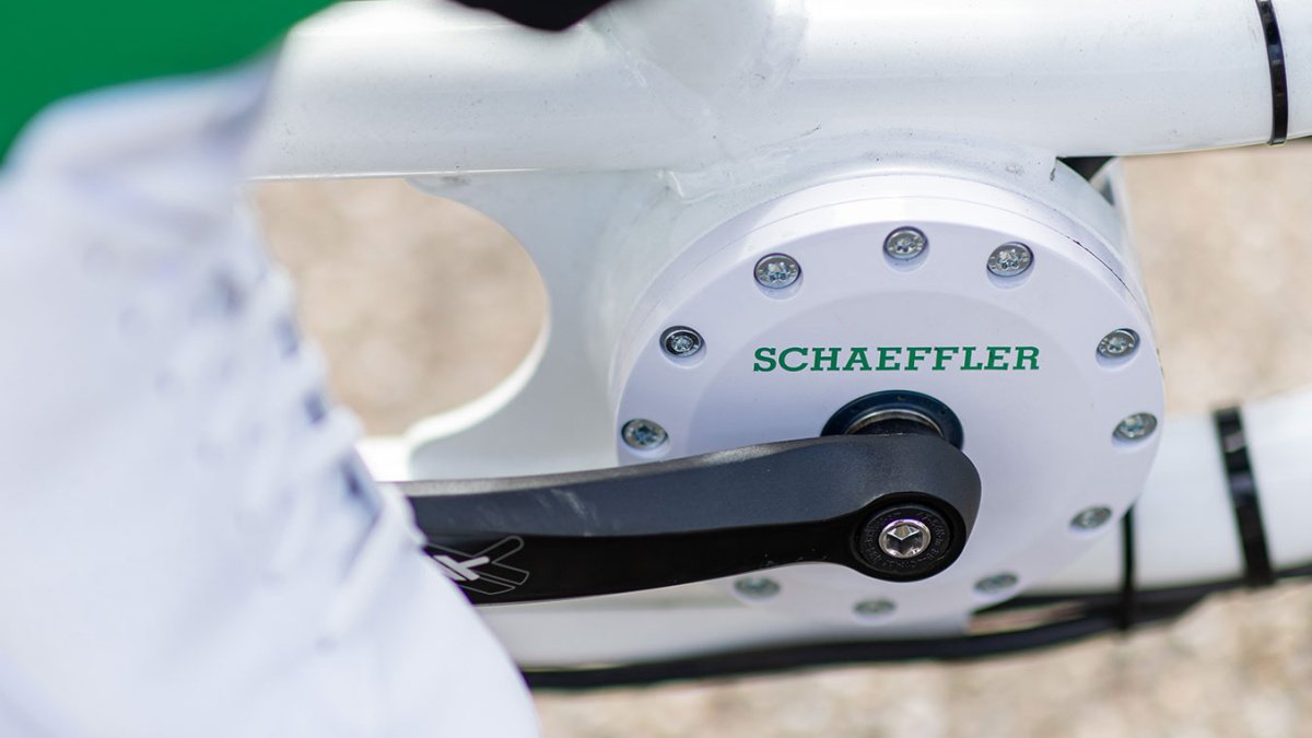 ErnstvAll's tweet photo. #FreeDrive: #Schaeffler baut kettenlosen Antrieb für E-Lastenräder
Mit dem Pedalgenerator von Schaeffler und Heinzmann wird der Strom für E-Lastenräder erzeugt und ein Motor an der Hinterachse angetrieben. #eBike
https://t.co/sT9b2CzDi9 https://t.co/XG2IL2apW3