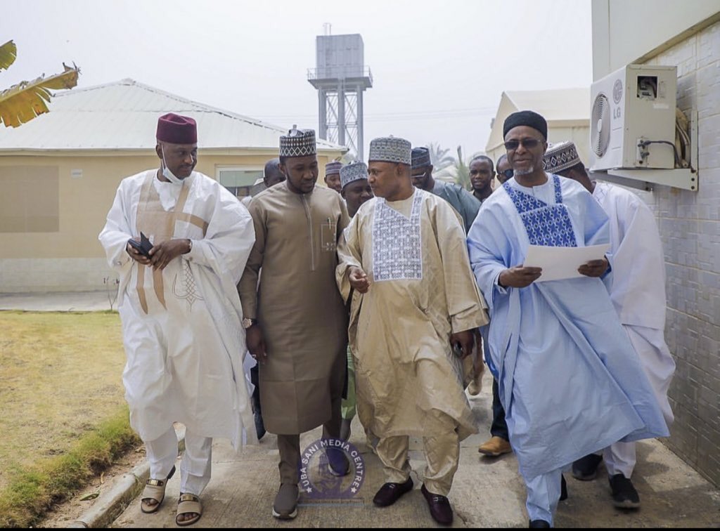 Rayyan_Tukur's tweet photo. #LetsRebuildTogether 👍

@BashirSZuntu x @ubasanius ✅ https://t.co/1harfQ4BCW