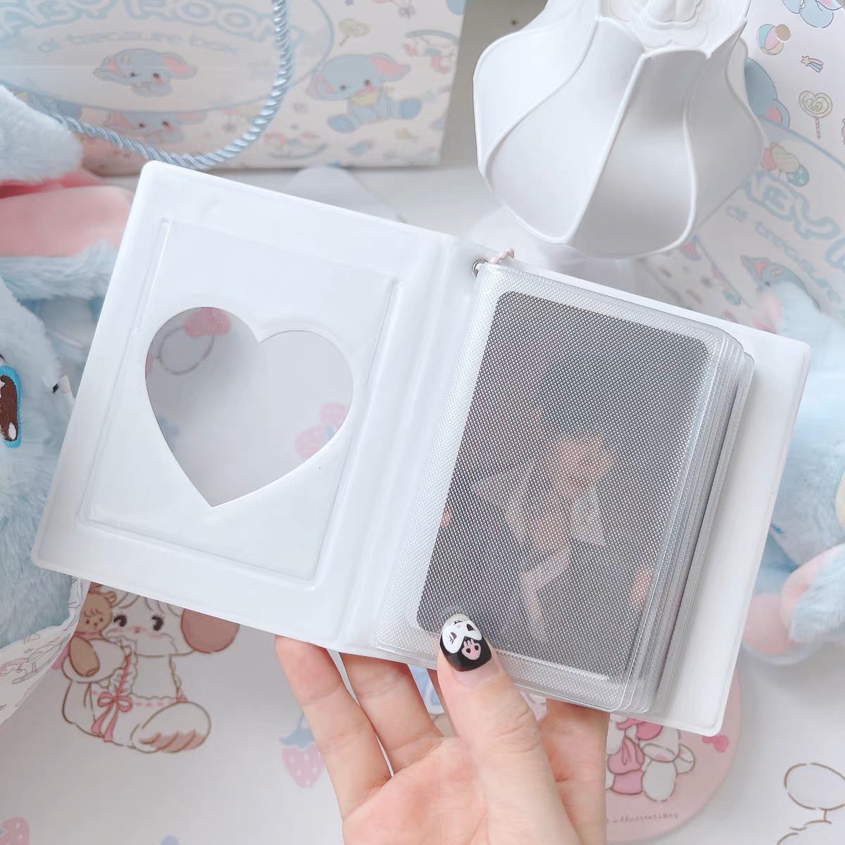 tiantianshop's tweet photo. ꒰ #prewithtian ꒱

🫧แฟ้มเก็บการ์ดลาย mikko (1) - แถมพวงกุญแจ

290 บาท (มัดจำ 150)

🚚ส่ง 40/60 - สั่งกี่รายการก็ค่าส่งเท่านี้น้า
🥯นัดรับ BTS สยาม/ราชเทวี/บางหว้า, MBK

#เฟรมการ์ด #ตลาดนัดเฟรมการ์ด #แฟ้มการ์ด #แฟ้มเก็บการ์ด #collectbook #พรีออเดอร์จีน #พรีออเดอร์ https://t.co/LmqNhqq76b