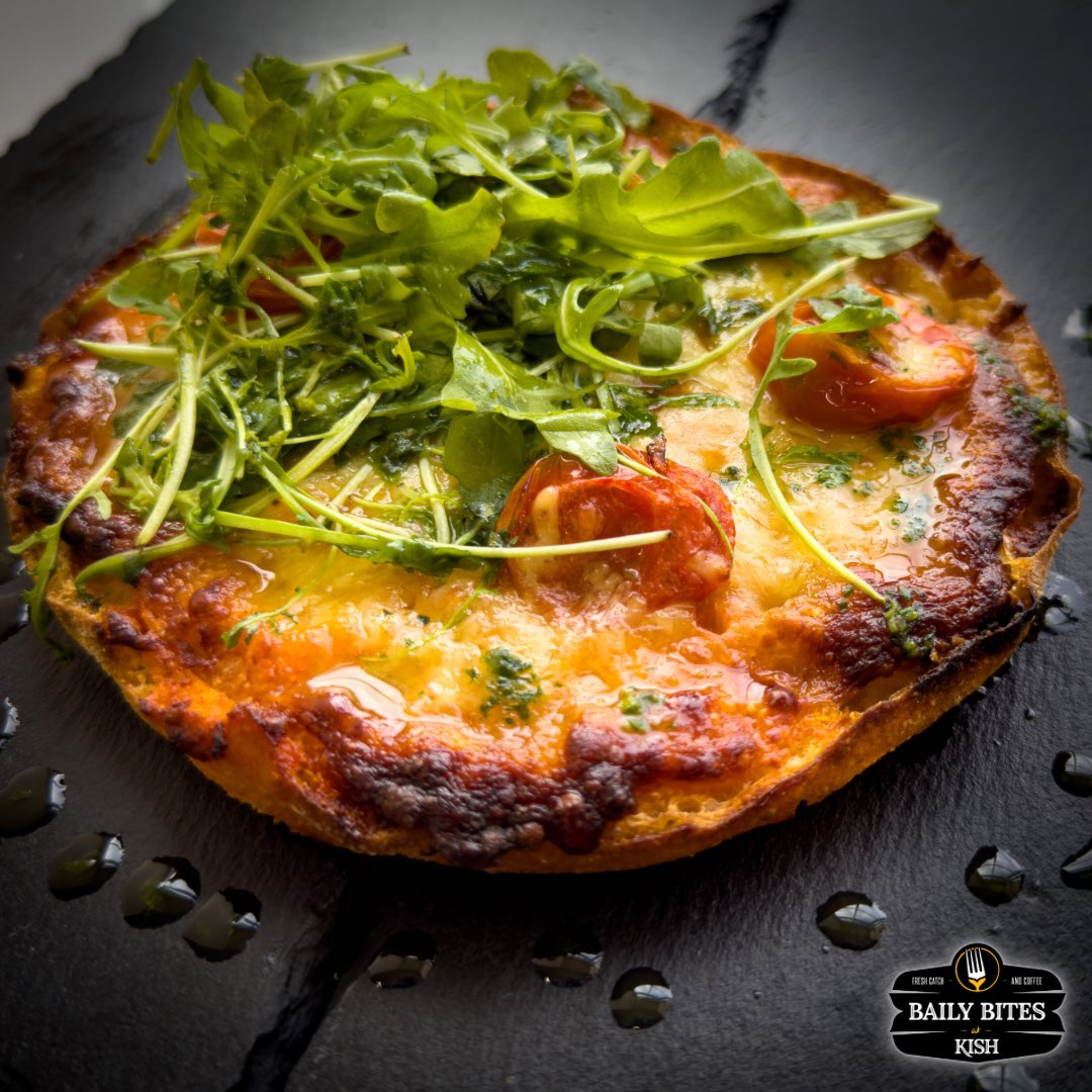 Fancy a bite? 
Try our toasted tomato & cheese flatbread 😋

Toasted flatbread with sweet cherry tomato sauce, melted mozzarella drizzled in aromatic basil oil

#lunch #bailybites #bailybrew #bailyandkish #howth #howthcliffwalk #veggie #snack #lightbites #flatbread