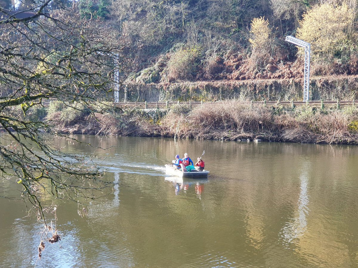 Volunteers doing a great job cleaning the banks of river Taff at Radyr today 🌞 Lovely to have lots of new local helpers too! #volunteers #rivers #rubbish #community #CleanUp