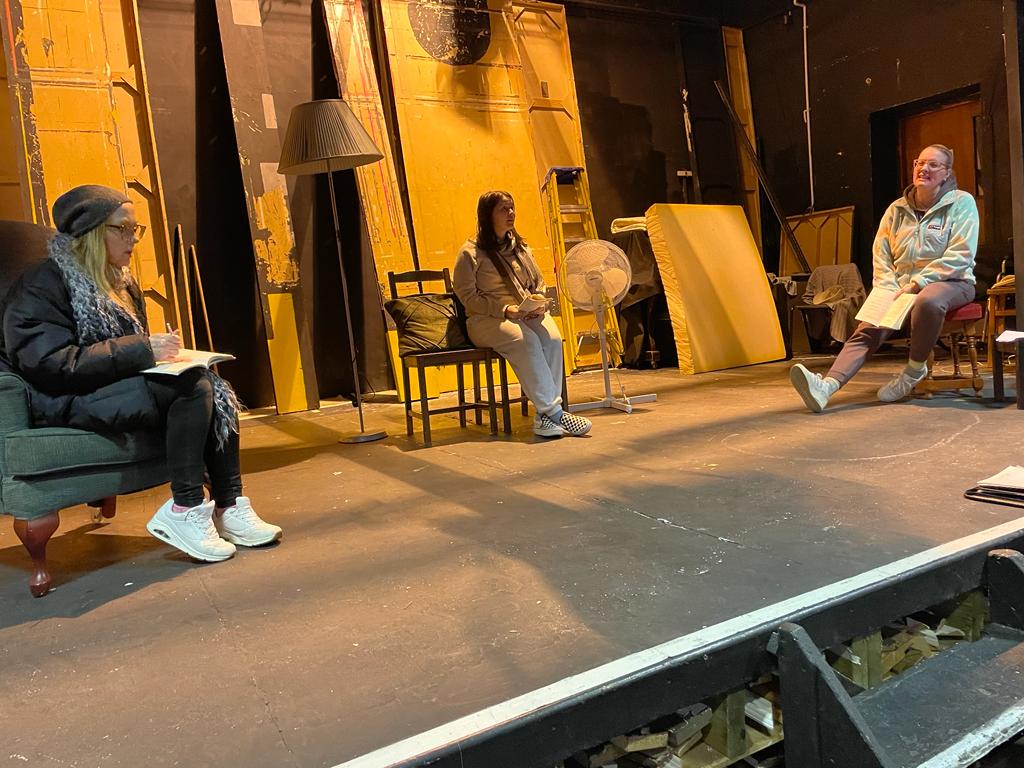 Our cast are working very hard to bring 'Di and Viv and Rose' to #Droylsden. The set will be finished at some point too 😁. Tickets <a href="/tixNorthWest/">What's On North-West England (TicketSource)</a>

#theatrelife #amdram #ticketsunderatenner #tameside <a href="/tamesideradio/">Tameside Radio</a> <a href="/newsintameside/">Tameside Reporter</a> <a href="/GMDFdrama/">GMDF Drama Fed 🎭</a>