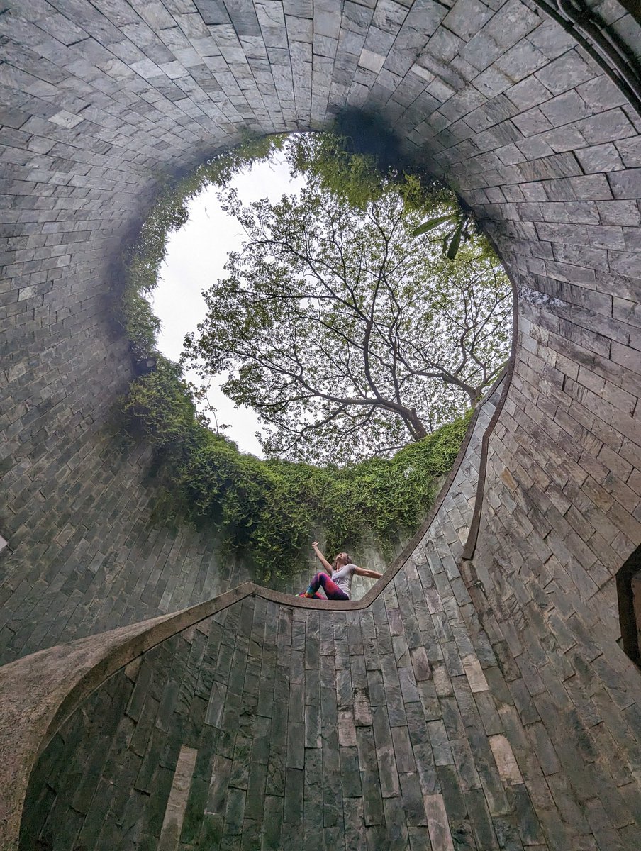 ZinvolReizen's tweet photo. Een fotogeniek plekje was het zeker!!
Ook blij met de jongen die deze foto van me maakt btw. Je kunt het anders treffen ๐คฃ
Hadden we het laatst nog over @we12travel
#Treetunnel #fortcanning #Singapore https://t.co/U6JsALJSUS