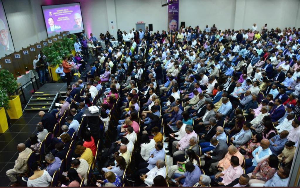 PldlVega's tweet photo. Con la presencia de 903 de un total de 1225 miembros inició la Asamblea del #ComitéCentral y elección de seis titulares de Secretarías de:

💜Organización
⭐️Asuntos Electorales
💜Tecnologías
⭐️Dominicanos en Exterior
💜Asuntos Internacionales
⭐️Asuntos Municipales
@PLDenlinea https://t.co/dF2zqZHPAU