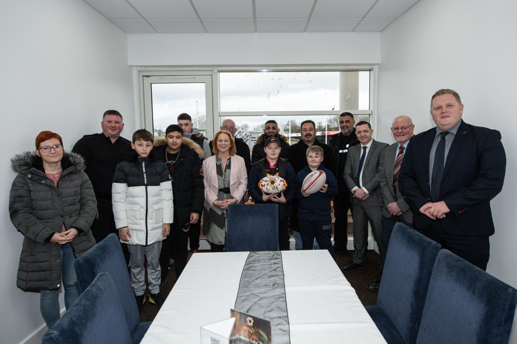 Really proud to support the opening of the community box at todays game. Young people as part of our on track programme rewarded for their engagement @BradfordBullsRL @JudithCummins @tomdockerill198 @bradfordsouthnpt