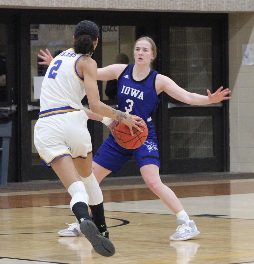 NIACCWBball's tweet photo. In the win yesterday over #5 Iowa Western, Sophomore Kourtney Manning from Hibbing, Minnesota scored 19 points including 9-10 from the free throw line, 5 rebounds, 2 steals, 1 assist.🎉🙌🏽
#GONIACC
#KOURT
#KourtneyManning https://t.co/g3vThZ0XJG