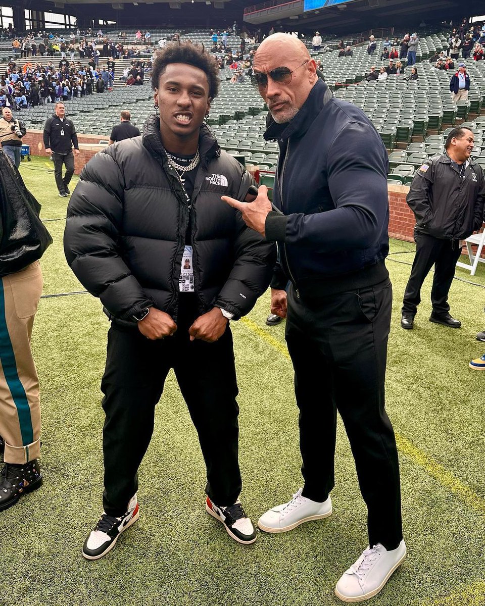 FaZeClan's tweet photo. Power duo 

@Deestroying 🤝 @TheRock https://t.co/Jhhwbm38gh