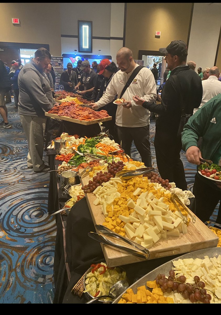 AcademyClinics's tweet photo. Best #football clinic ever! FREE food buffets &amp; beer both days for our coaches &amp; exhibitors plus 60 speakers. Wilkes Barre PA only 1/2 mile from Mohegan Sun Casino Register https://t.co/WcYyV4NojM presented by @GeisingerSports @TheFundingZone @blastathletics @PaFootballNews https://t.co/ELNJ60ZRSa