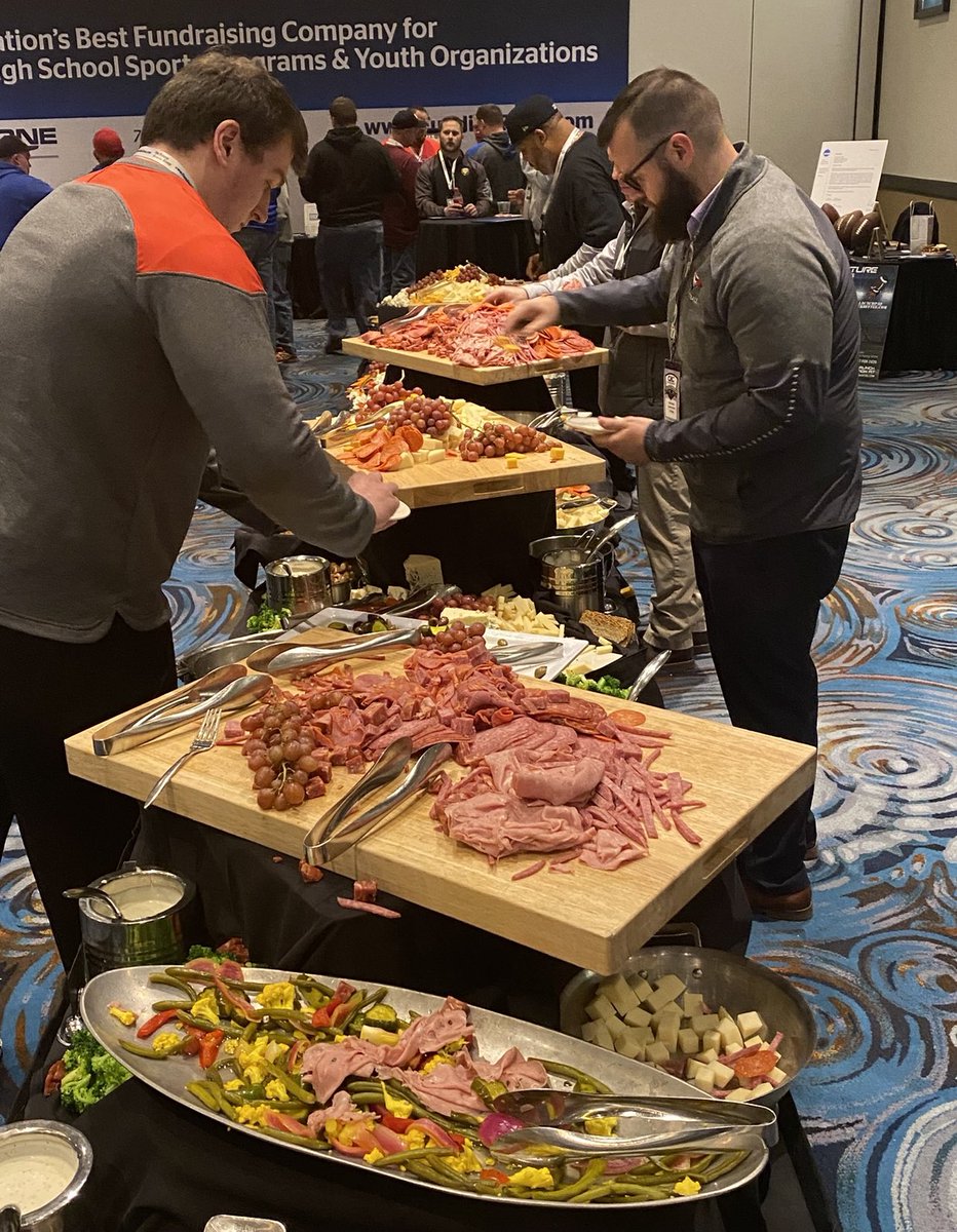 AcademyClinics's tweet photo. Best #football clinic ever! FREE food buffets &amp; beer both days for our coaches &amp; exhibitors plus 60 speakers. Wilkes Barre PA only 1/2 mile from Mohegan Sun Casino Register https://t.co/WcYyV4NojM presented by @GeisingerSports @TheFundingZone @blastathletics @PaFootballNews https://t.co/ELNJ60ZRSa