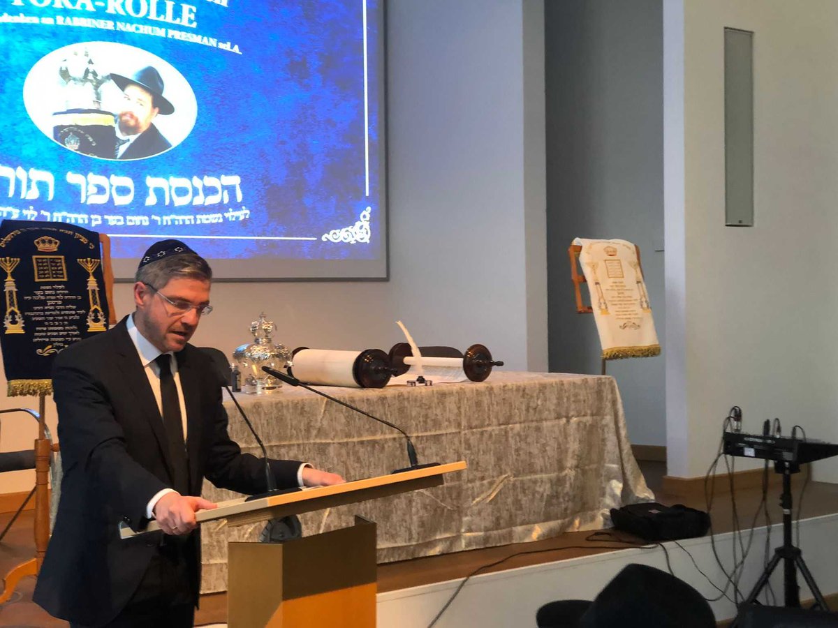LH_Potsdam's tweet photo. In Erinnerung an den vor einem Jahr verstorbenen Rabbiner Nachum #Presman wurde heute eine #Torarolle im Alten Rathaus feierlich eingeweiht. Sie soll in der jüdischen #Synagoge ihren Platz finden, die gerade in der Innenstadt gebaut wird. https://t.co/D0QVw9cG5m