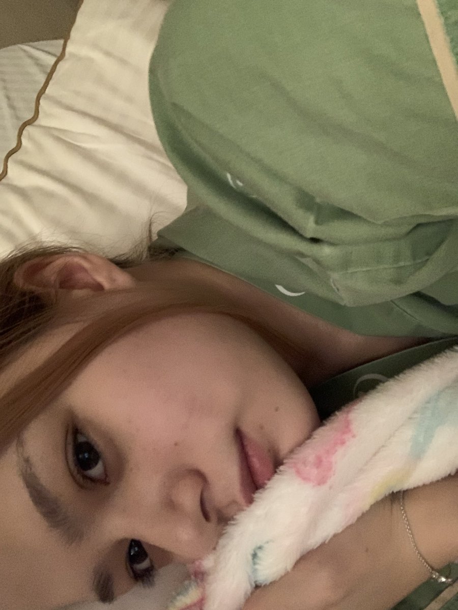 วันนี้หมดแรงเลย🥺 แต่ท้องฟ้ามามี้ฮ้นนี่ทำให้หนูยิ้มกวัางเลย☺️ รอหนูหายก่อนนะคะเดี๋ยวน้องเบคเอาท้องฟ้ามาฝากบ้าง ⛅️ 
#beckysangels