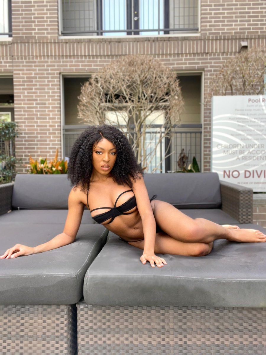 I stopped editing my body in my pictures, and I’m literally obsessed. 😍