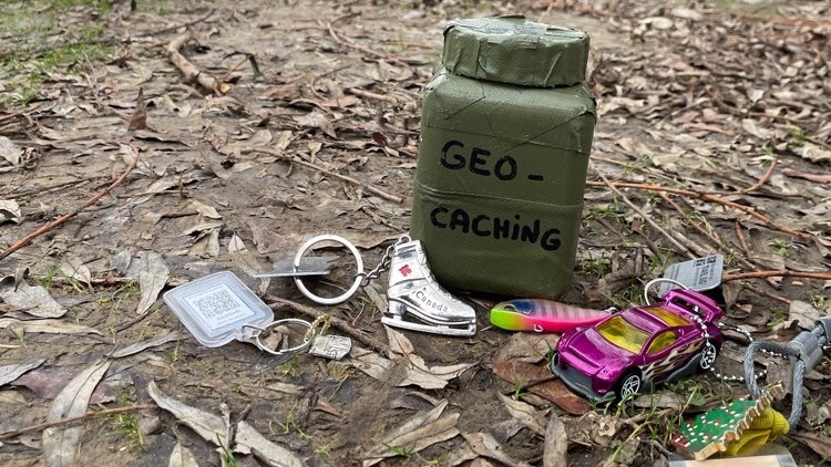 Geo_Minz's tweet photo. New picture for #TBPCZR - Minz TB - MS-T Suzuka 2012 from @bulcacher 🇨🇦 thanks. Link to the TB https://t.co/lQKlSJdNev #geocaching #geocacher #trackable #diecast https://t.co/B1xDNZndLo