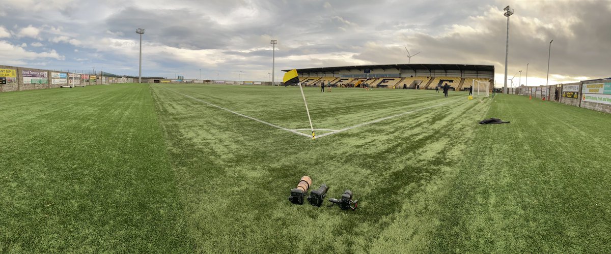 APP_Photo's tweet photo. Passport Stamped, line up ready for @East_Fife_GWFC &amp; @dundeeunitedWFC at a new ground for me @EastFifeFC #blustry #windy #nikond5 #nikond3 #nikond750 The #pocketwizards are ready. #iphonepanorama https://t.co/ntFHimcAc5