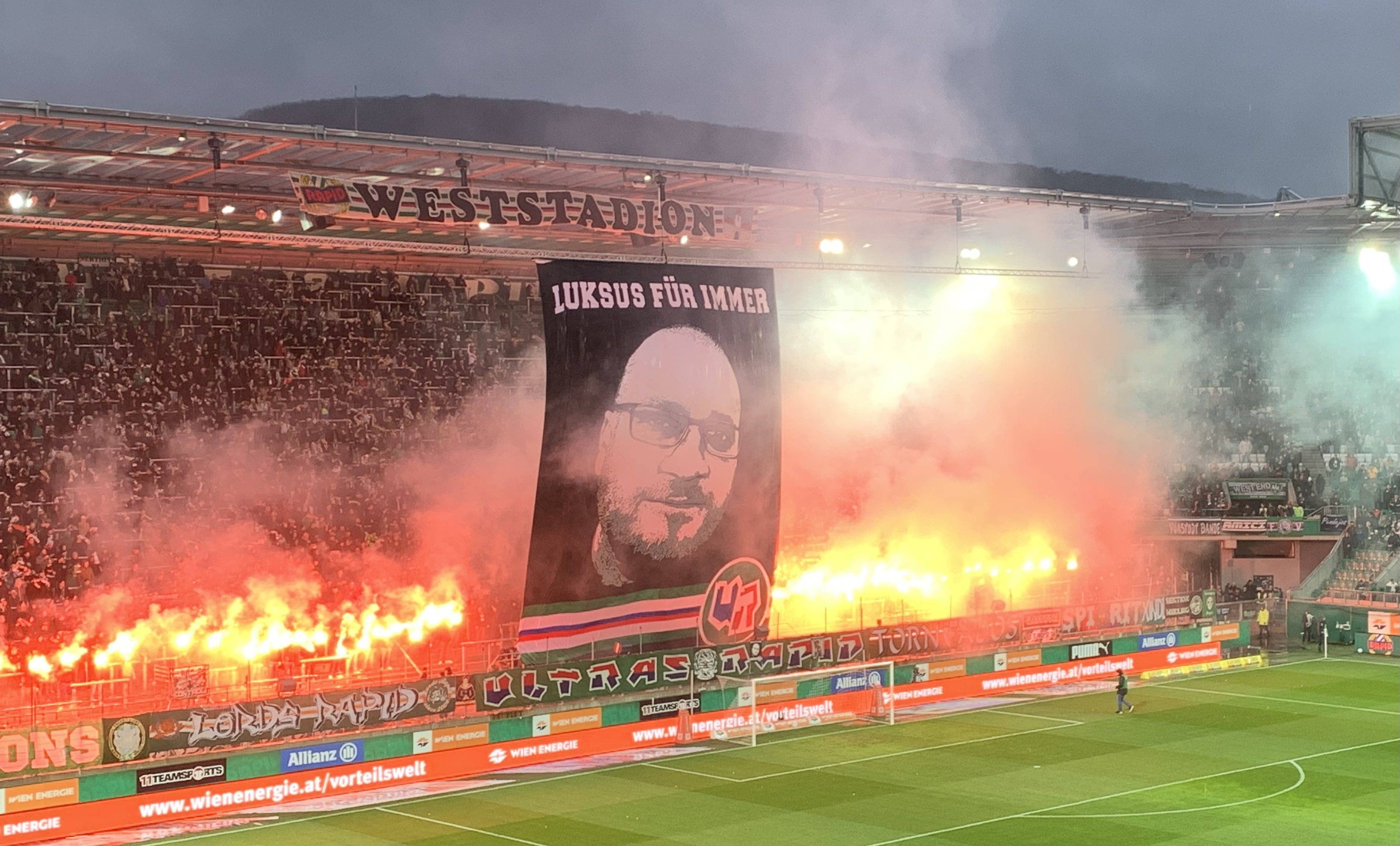 FpV2qKCXsAEDDF7?format=jpg&name=4096x409