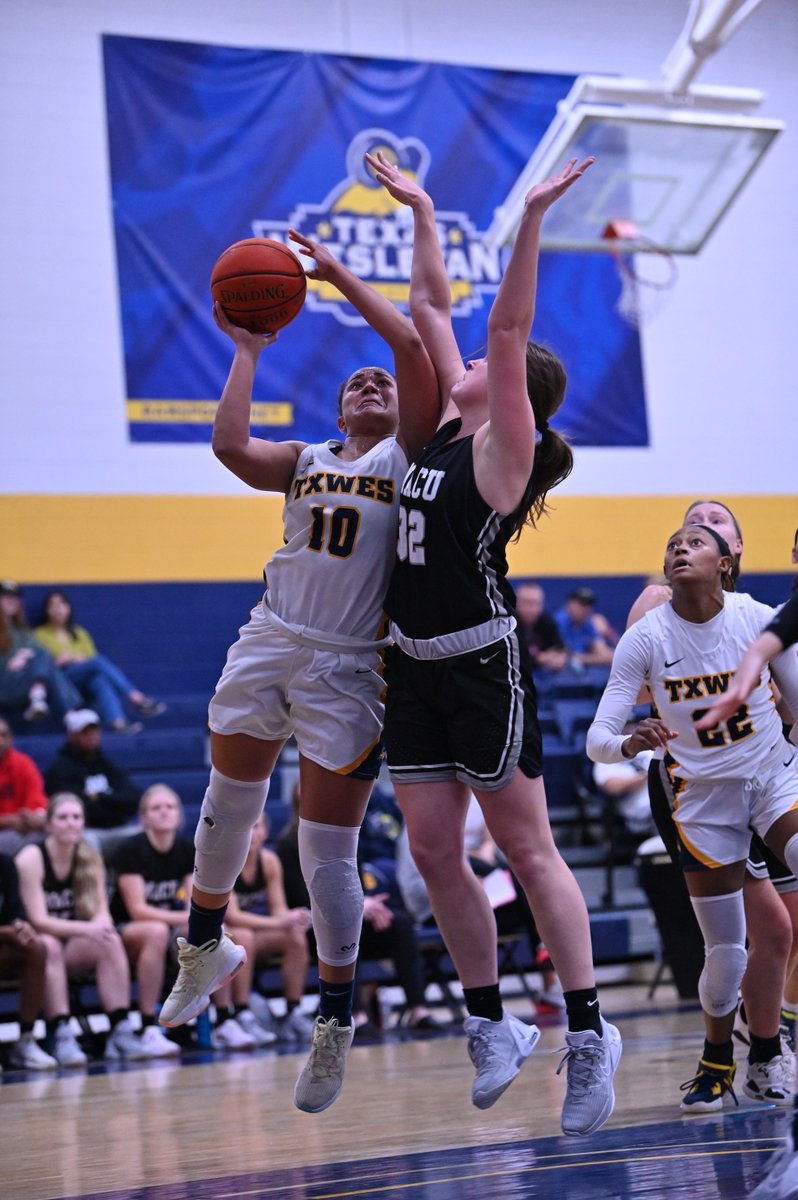 Only 15 Lady Rams have ever scored 1,000 career points — and Makayla Coy just became one of them. 🙌 ow.ly/YVkk50MTr5p
