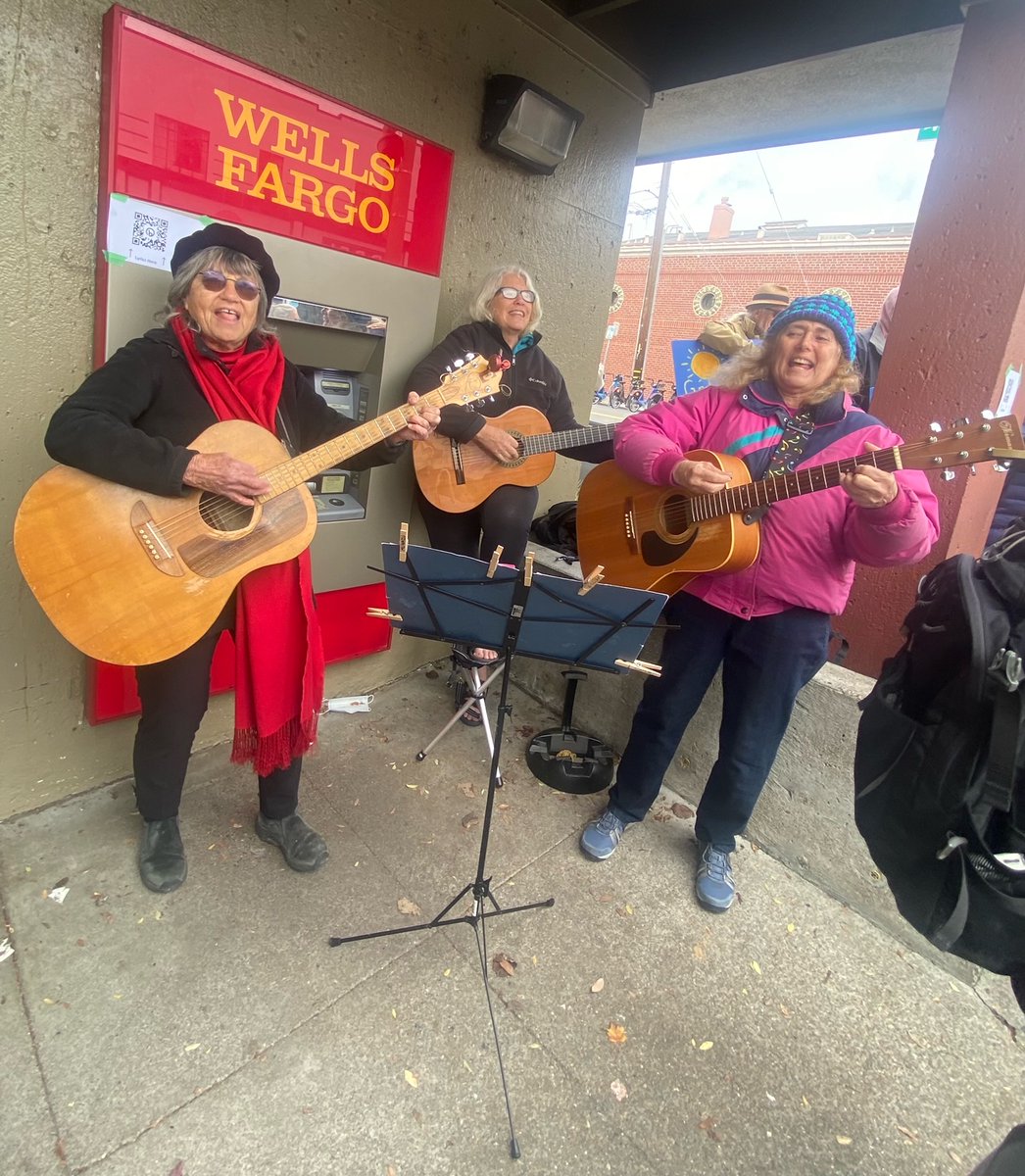 StopMoneyPipe's tweet photo. Get involved at an action near you during the 3.21.23 day of action! https://t.co/DsXaJjs8tD
#StopDirtyBanks #BreakUpWithBadBanks
photos by @dsolnit https://t.co/MWng38qHWA