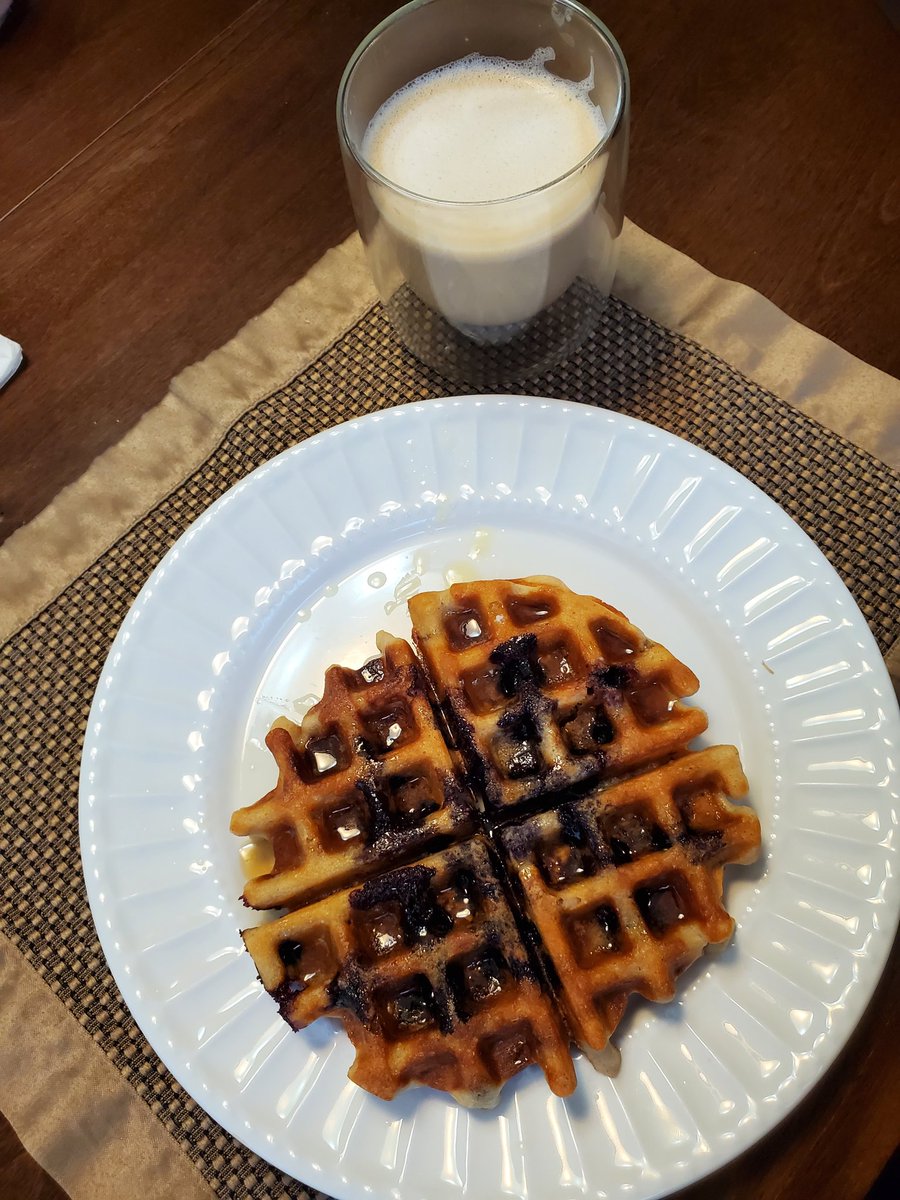 CryptoKerry6's tweet photo. GREAT MORNING all you beautiful people. Let's make today an awesome day!
#OneLife . I made #blueberry and #pecan #waffles 🧇 with real maple syrup and my delicious sugar free vanilla #breve. #latte and compounding and buying more #XETA #XONS
What are you eating and investingin https://t.co/noFtHvXPkE