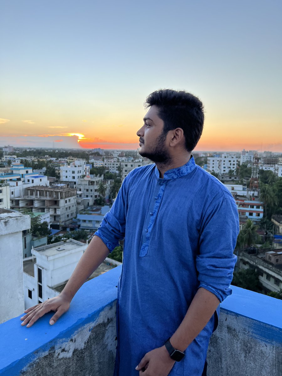 codeplay80's tweet image. মাঝে মাঝে ভাবি তুমি হলে হবো সুখী
মাঝে মাঝে ভাবি একলা থাকাই সুখ।