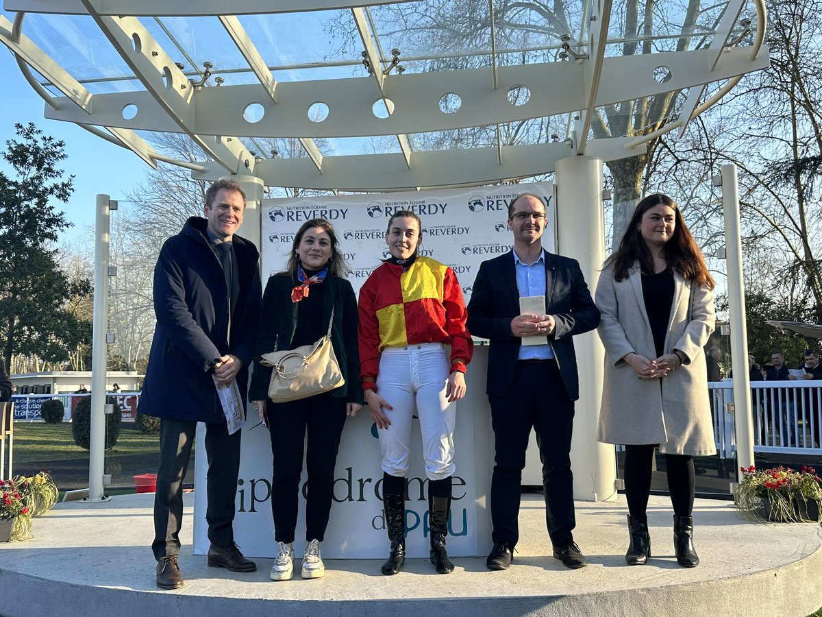 Hippodrome_Pau's tweet image. Pastichop s’impose dans le Prix de Bielle  sous la selle de Astrid Peltier pour l’entraînement de Charles Gourdain 🏇🥇👏🏼