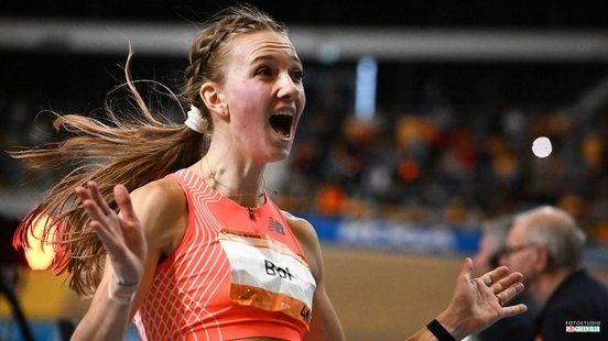 Femke Bol loopt in het bijzijn van een heleboel Altis-leden een WERELDRECORD van 41 jaar oud uit de boeken op de 400m indoor!!!!

Eindtijd: 49.26 🔥💪🏻