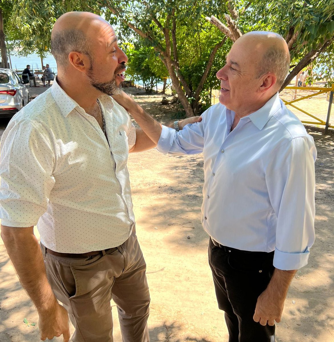 CorrientesGp's tweet photo. El intendente Ascúa (@AscuaTincho) se reunió con Gustavo Canteros (@gacanteros).

➡️ https://t.co/3piIQTFkYV https://t.co/Kafrhz200O