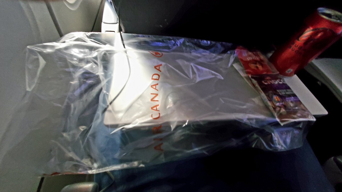 justinarmel's tweet photo. In a flight on @AirCanada... Why such waste of plastic !? 🤦🏾♂️
Dans 1 vol @AirCanada... Pourquoi un tel gaspillage de plastique !? 🤦🏾♂️
#plasticpollution #waste #overpack #packaging https://t.co/U3B1r3oDF3