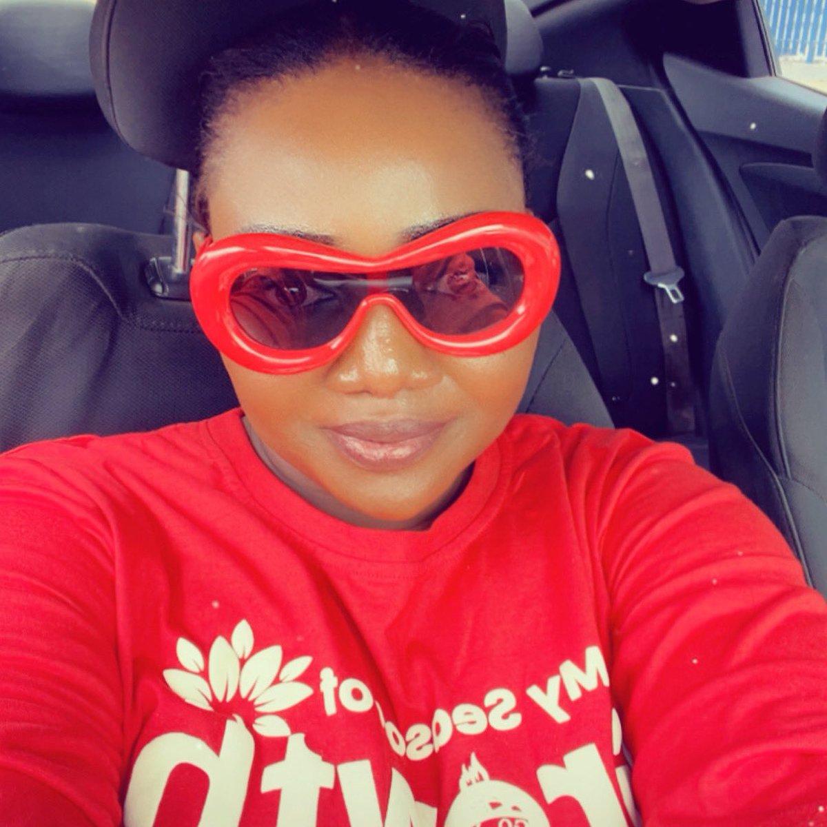 sangmorkie's tweet photo. New Sunnies. After church selfie Revival Outreach Church, La 🥰🥰🥰… #sundayselfie #ROCLA https://t.co/hDZTycA6xE