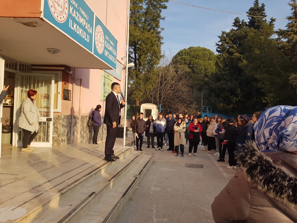 LGS 2023 SİMÜLASYONU YAPILDI. 
Kazımpaşa Ortaokulu olarak gerçekleştirdiğimiz Merkezi Sınav Simülasyonu 2023'e ilgi büyüktü.
Torbalı geneli ve İzmir il merkezi dahil olmak üzere 17 farklı okuldan 274 öğrencinin katılımı ile gerçekleşen sınavda öğrenciler sınav gününü deneyimledi.