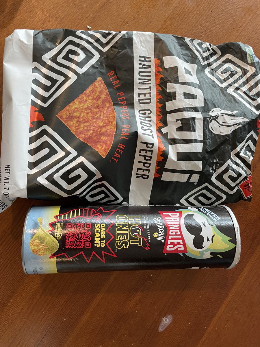 I’m sorry <a href="/Pringles/">Pringles</a> but you cant use the word “scorchinn”and then the chips NOT BE HOT.   <a href="/paquichips/">Paqui Chips</a> is still the clear winner for hot chips. #stepitup #hotones <a href="/hotonesgameshow/">Hot Ones: The Game Show</a> #hotnothot