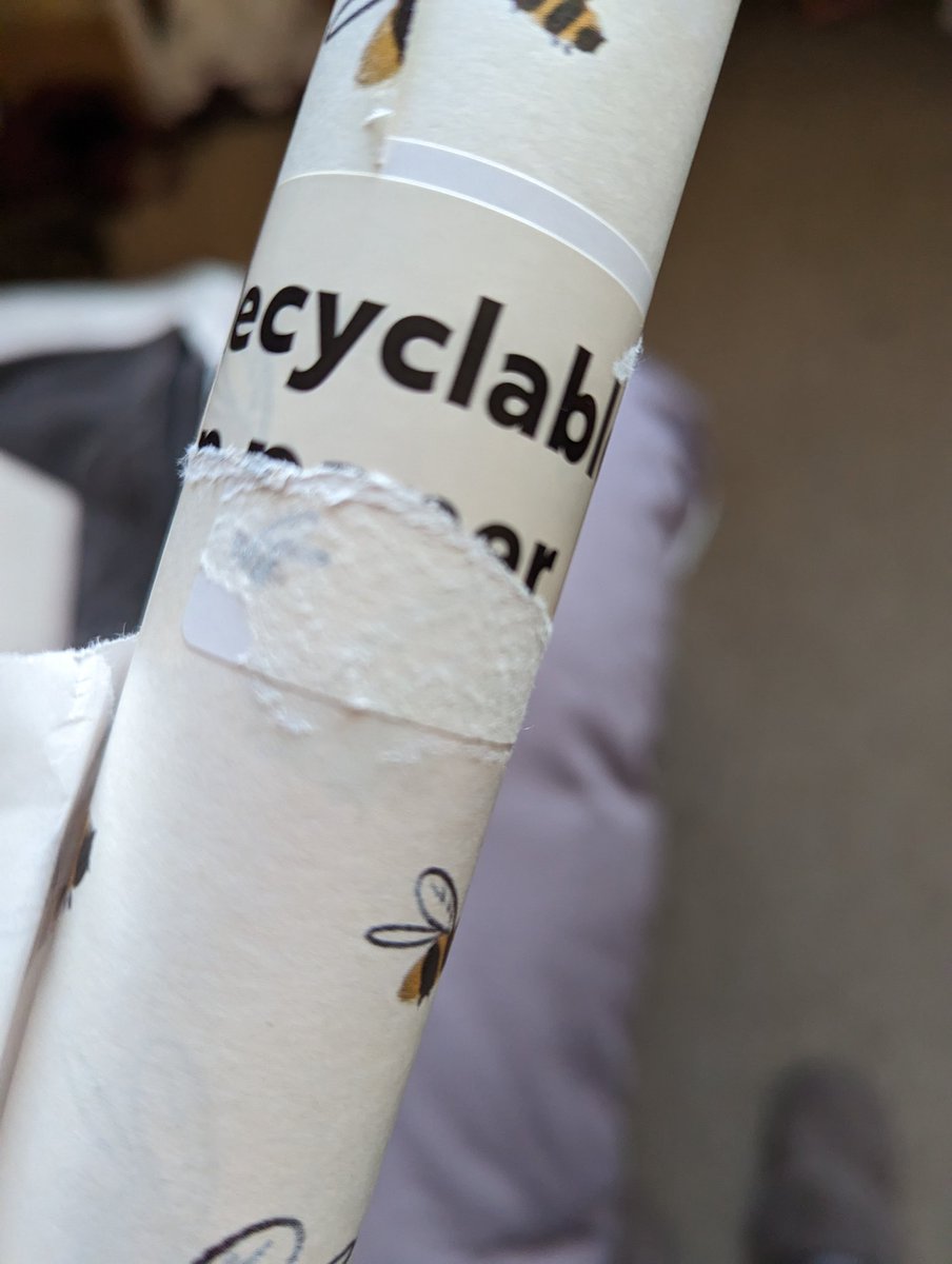 Sunflower26's tweet photo. I get that you're trying, @sainsburys , but I can't be the only person to spot the flaws in this design. I bought 3 rolls today (since they're a meagre 2m per roll - why not more per roll if you're being efficient?!) And quite a bit ends up in the bin. https://t.co/627Op86jTJ
