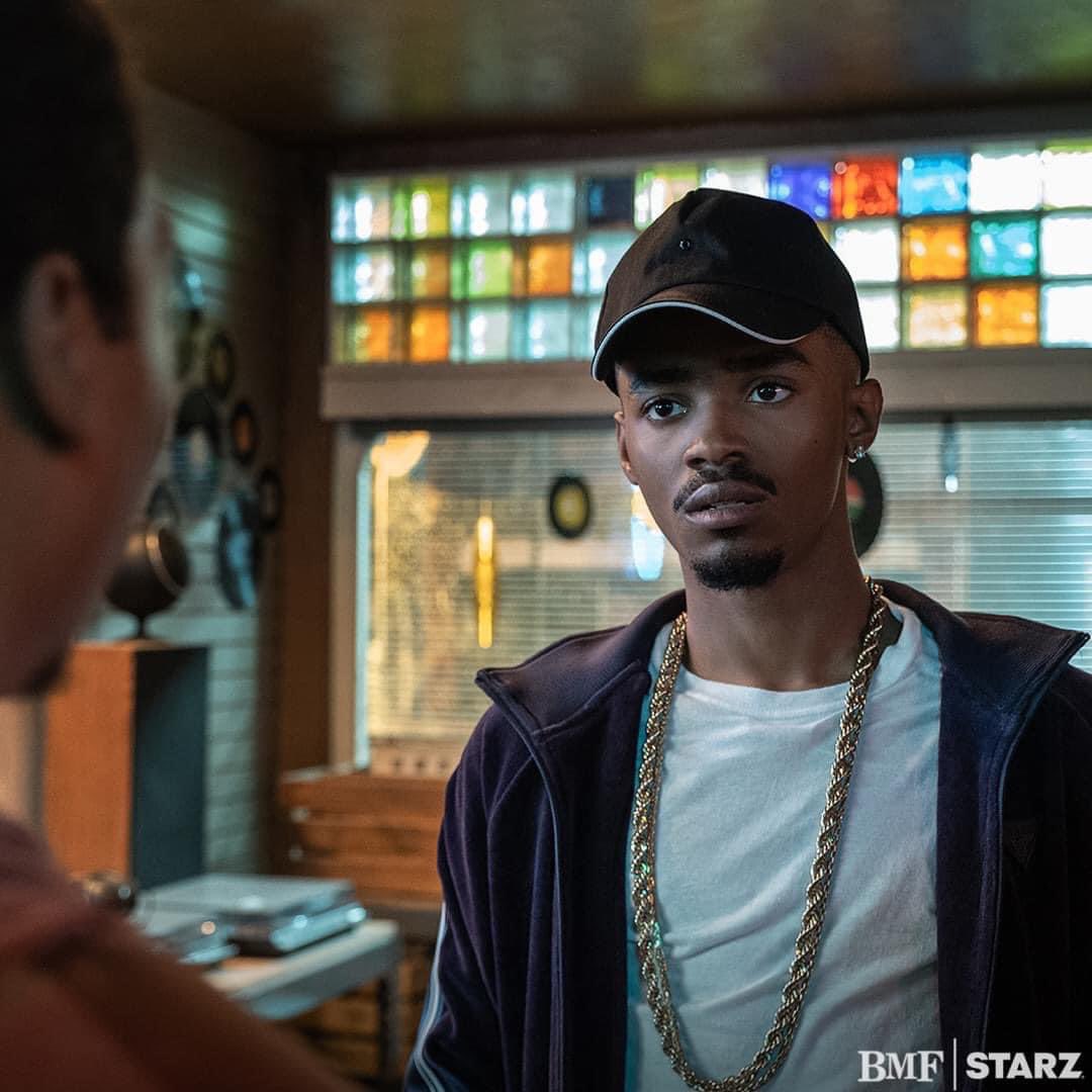 This nigga lied, talkinbout, “I always wear a hat.” Nigga, no you don’t 😂😂😂