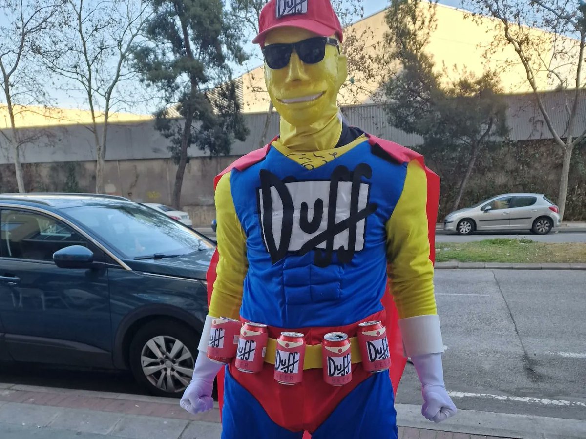 adeban1978's tweet photo. Con todos ustedes la peña Adeban 🙇 

No habremos ganado pero nos hemos echado unas risas y nos hemos hecho viral 😂🤷

#zaragoza #carnaval #upz #fun #peña #Twitter #happy https://t.co/7DxyK0UMhn
