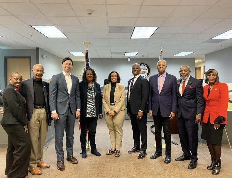 Mayor Jazzmin Cobble, Congressman Hank Johnson, and Senator Jon Ossoff along with MARTA CEO Collie Greenwood, and DeKalb County Commissioner Mereda Davis Johnson announced $1 million in secured funding for the Stonecrest Transit Hub. 

#stonecrestforward #meetmeinstonecres https://t.co/t6ll1AJUaj